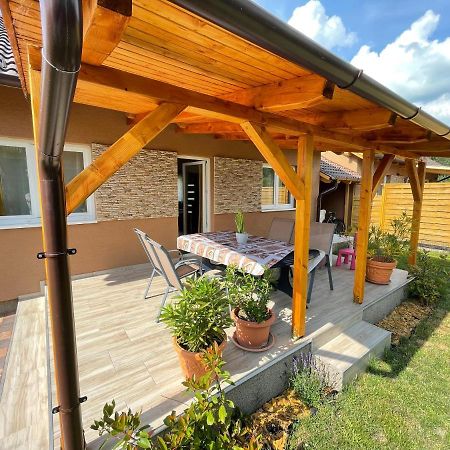 Lilla Apartman Balatonkeresztur Exterior photo