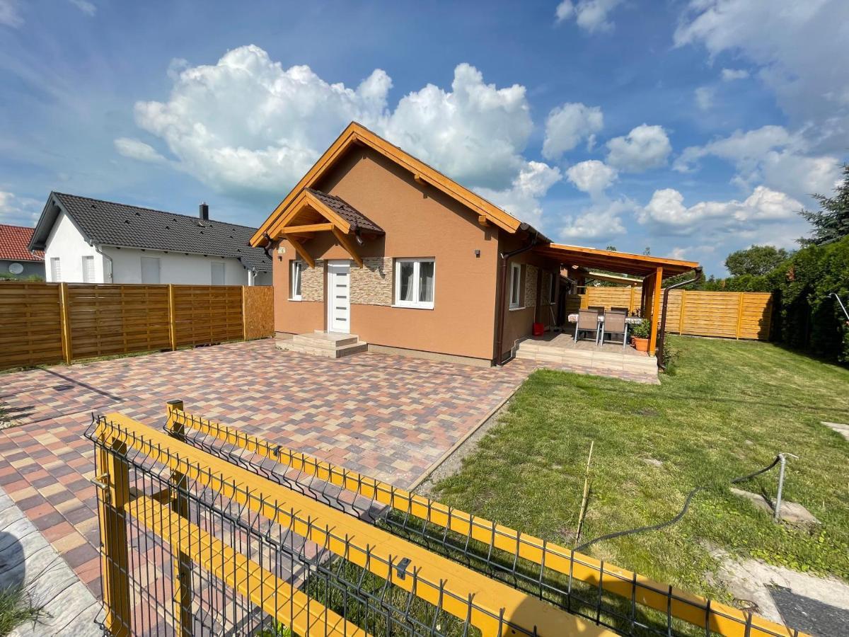 Lilla Apartman Balatonkeresztur Exterior photo