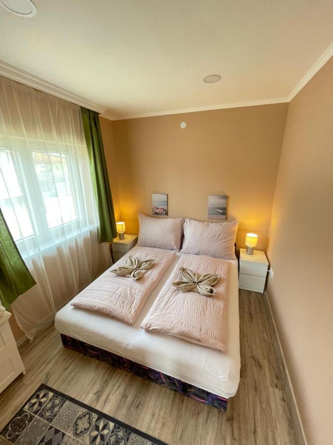Lilla Apartman Balatonkeresztur Exterior photo